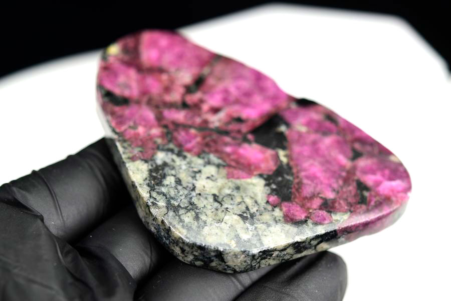 ロシア産　ユーディアライト　ユージアル石　Eudialyte　丸玉　置物　スフィア　天然石　パワーストーン