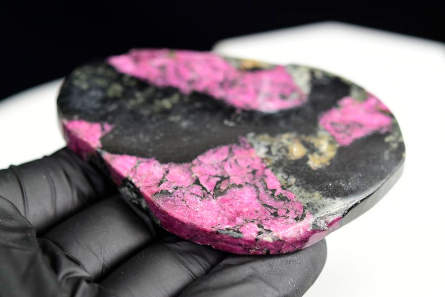 ロシア産　ユーディアライト　ユージアル石　Eudialyte　丸玉　置物　スフィア　天然石　パワーストーン