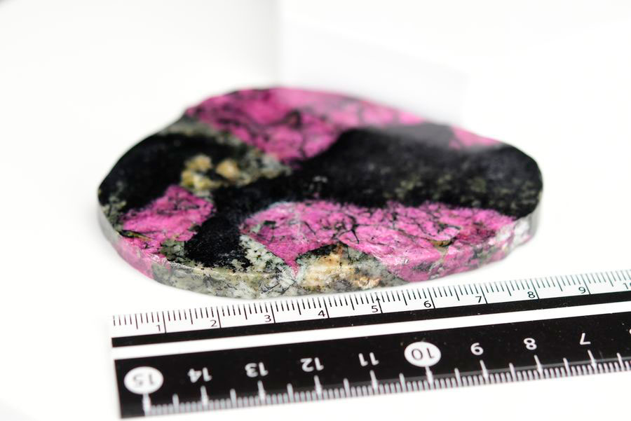 ロシア産　ユーディアライト　ユージアル石　Eudialyte　丸玉　置物　スフィア　天然石　パワーストーン