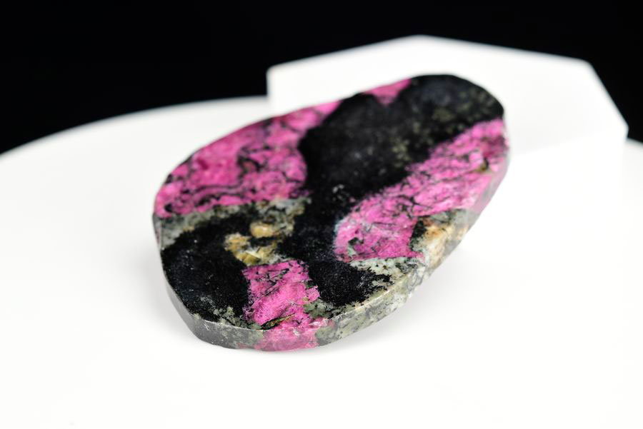 ロシア産　ユーディアライト　ユージアル石　Eudialyte　丸玉　置物　スフィア　天然石　パワーストーン