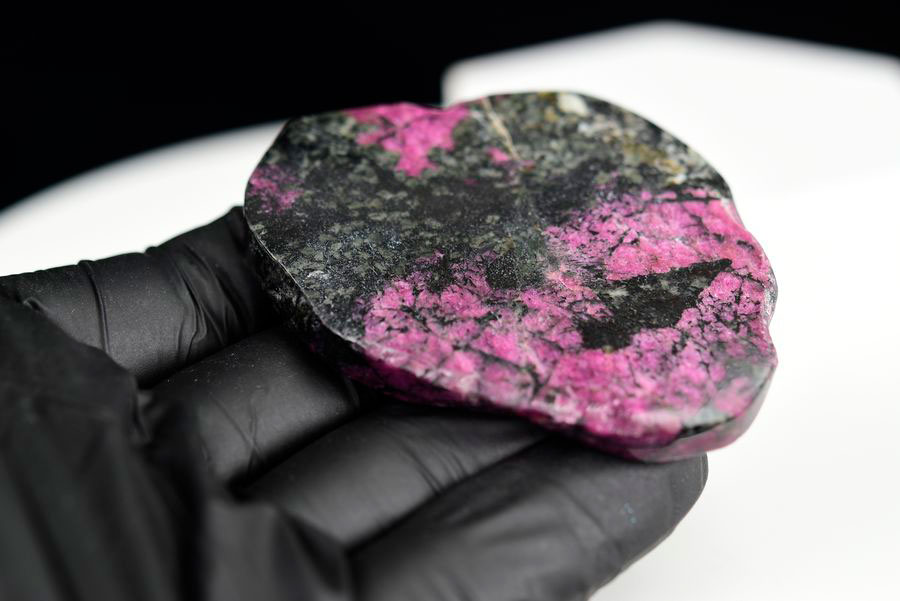 ロシア産　ユーディアライト　ユージアル石　Eudialyte　丸玉　置物　スフィア　天然石　パワーストーン