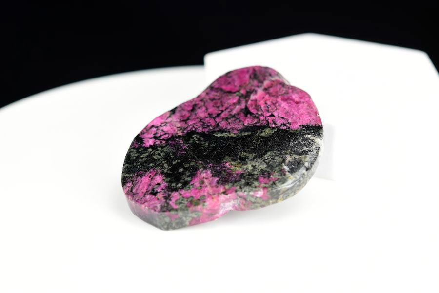 ロシア産　ユーディアライト　ユージアル石　Eudialyte　丸玉　置物　スフィア　天然石　パワーストーン