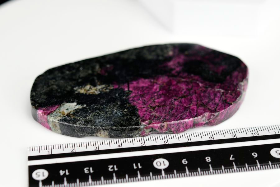 ロシア産　ユーディアライト　ユージアル石　Eudialyte　丸玉　置物　スフィア　天然石　パワーストーン