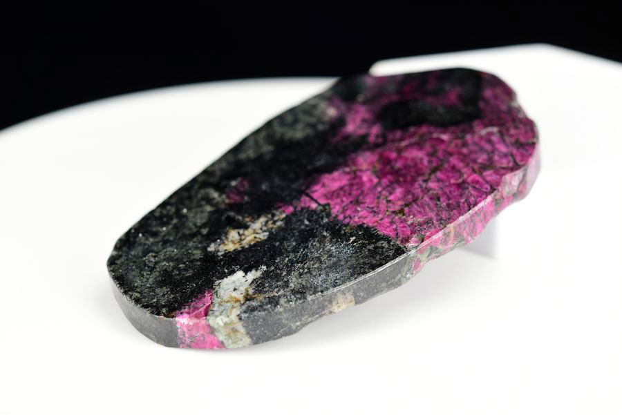 ロシア産　ユーディアライト　ユージアル石　Eudialyte　丸玉　置物　スフィア　天然石　パワーストーン