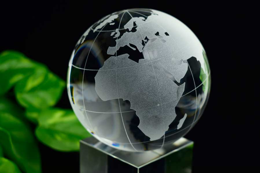 クリア 約100mm珠 クリスタル 地球儀 丸玉 専用台座付き パワーストーン ドラマにも登場 置物 地球儀 クリスタルグローブ インテリア 風水 C0015 100 Up Stone Onbir