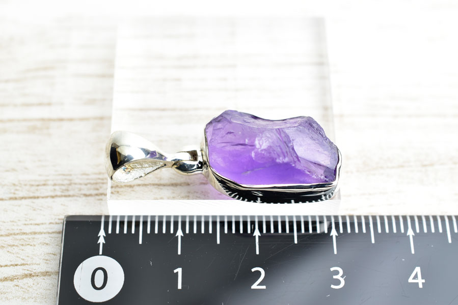 アメジスト　紫水晶　原石　ラフカット　シルバー　覆輪留め　ペンダント　ネックレス　天然石　パワーストーン