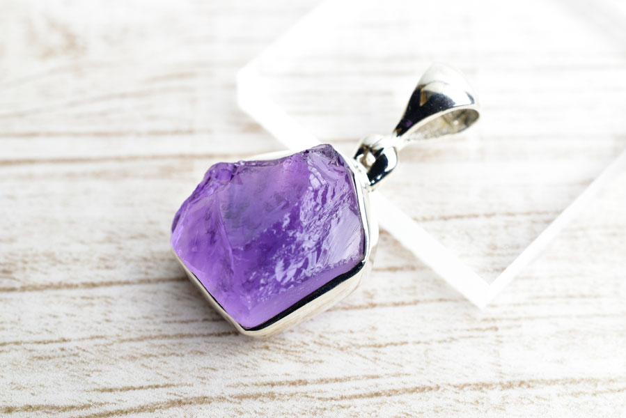 アメジスト　紫水晶　原石　ラフカット　シルバー　覆輪留め　ペンダント　ネックレス　天然石　パワーストーン