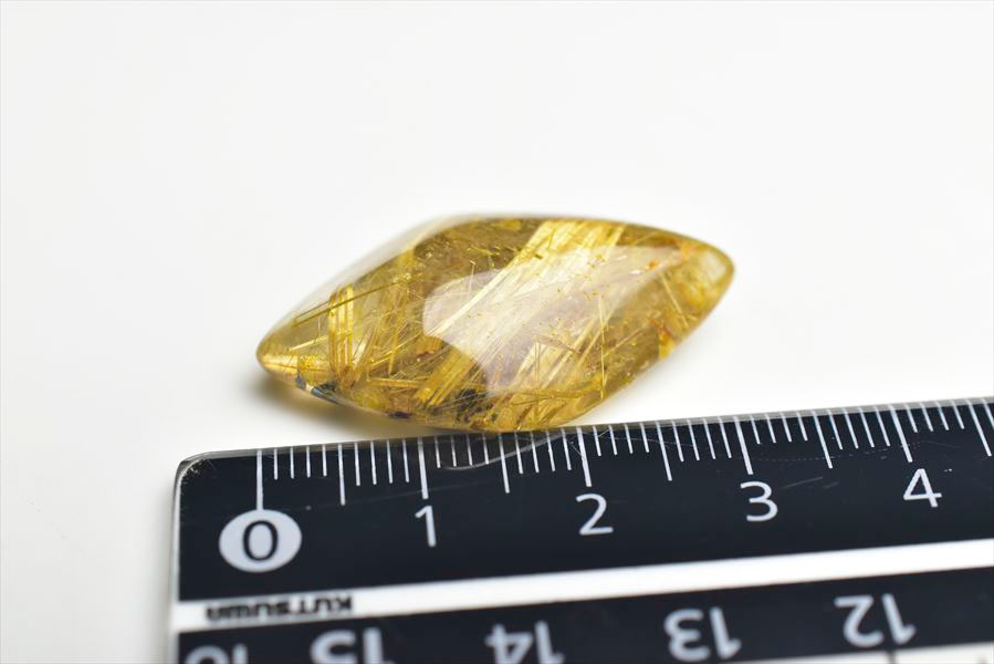 ゴールドルチルクォーツ　タイチンルチル　金針水晶　金運　ルース　タンブル　マクラメ　天然石　パワーストーン