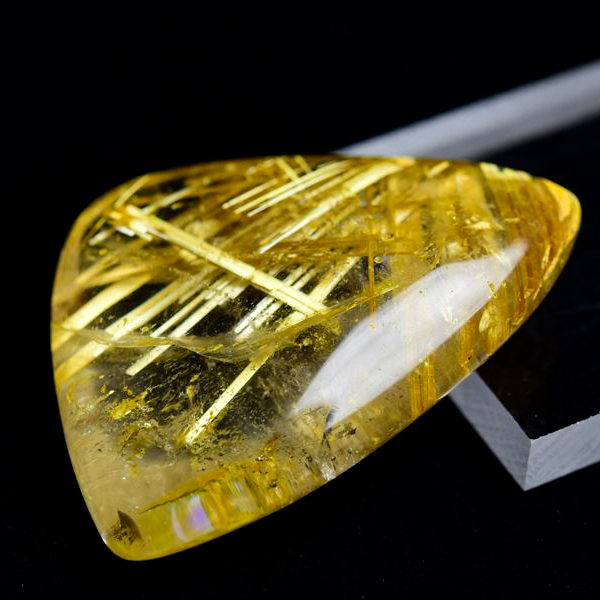 ゴールドルチルクォーツ　タイチンルチル　金針水晶　金運　ルース　タンブル　マクラメ　天然石　パワーストーン