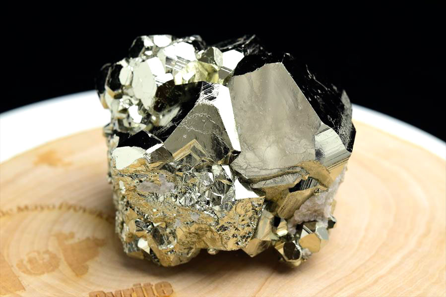 ペルー産　ワンサラ　パイライト　原石　クラスター　黄鉄鉱　Huanzala Huallanca Pyrite　天然石　パワーストーン