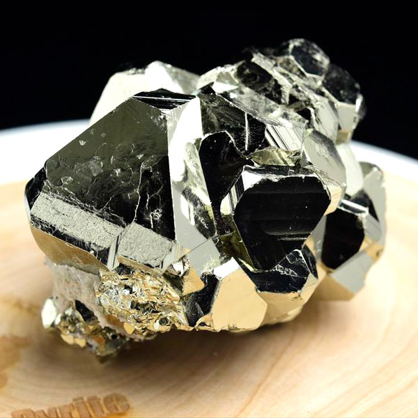 ペルー産　ワンサラ　パイライト　原石　クラスター　黄鉄鉱　Huanzala Huallanca Pyrite　天然石　パワーストーン