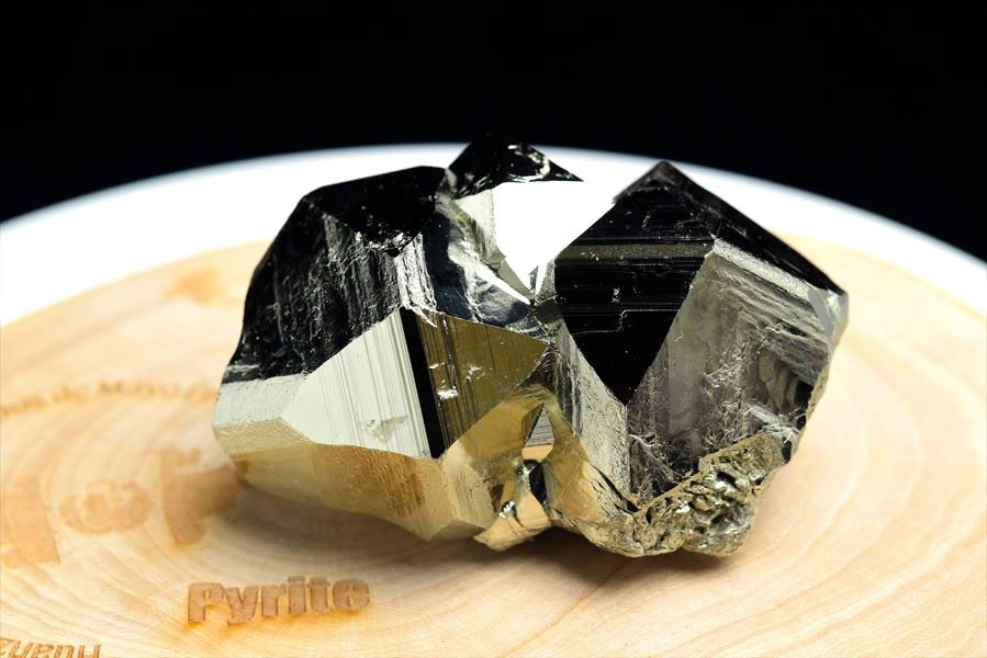 ペルー産　ワンサラ　パイライト　原石　クラスター　黄鉄鉱　Huanzala Huallanca Pyrite　天然石　パワーストーン