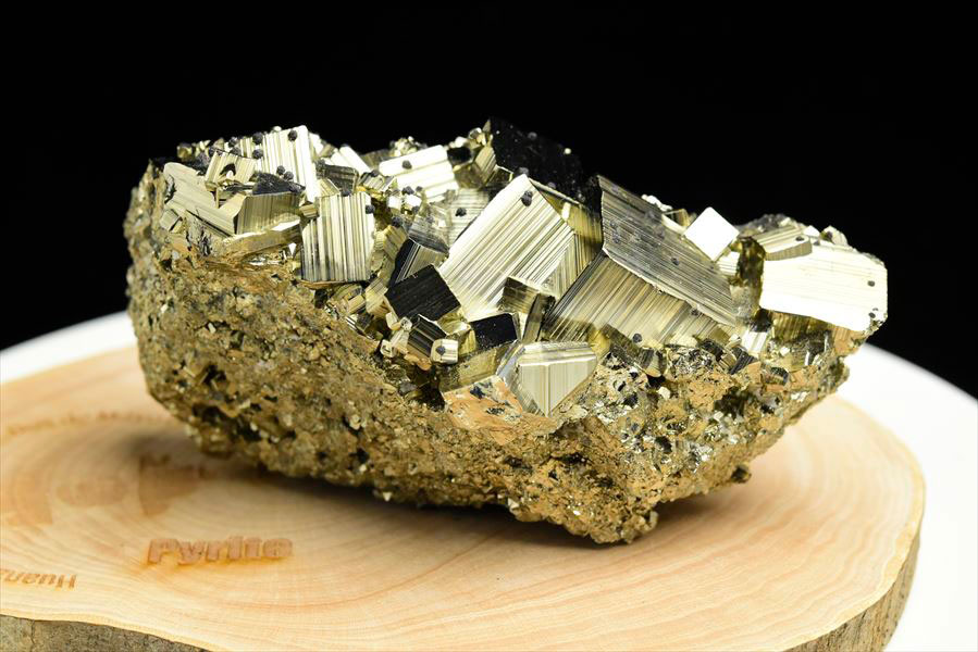 ペルー産　ワンサラ　パイライト　原石　クラスター　立方体結晶　黄鉄鉱　Huanzala Huallanca Pyrite　天然石　パワーストーン