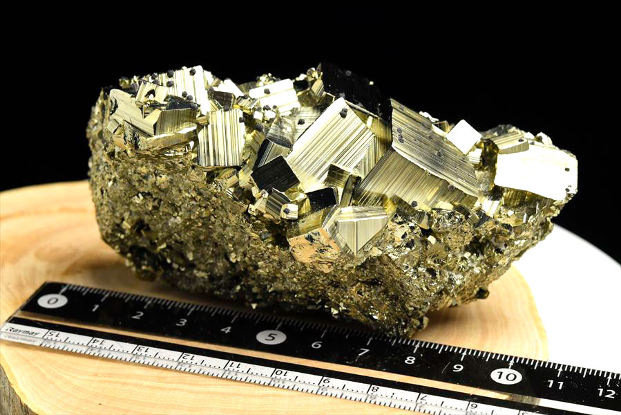 ペルー産　ワンサラ　パイライト　原石　クラスター　立方体結晶　黄鉄鉱　Huanzala Huallanca Pyrite　天然石　パワーストーン