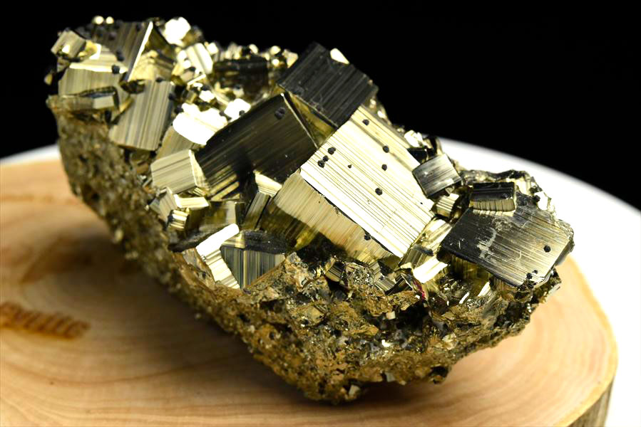 ペルー産　ワンサラ　パイライト　原石　クラスター　立方体結晶　黄鉄鉱　Huanzala Huallanca Pyrite　天然石　パワーストーン