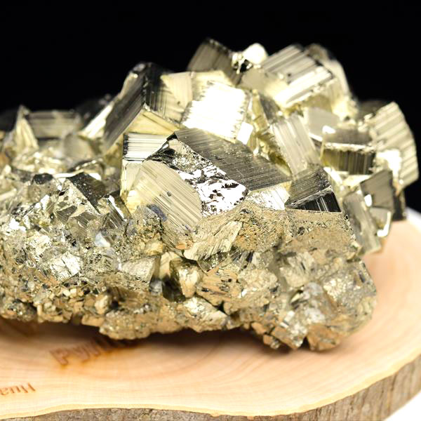 ペルー産　ワンサラ　パイライト　原石　クラスター　立方体結晶　黄鉄鉱　Huanzala Huallanca Pyrite　天然石　パワーストーン