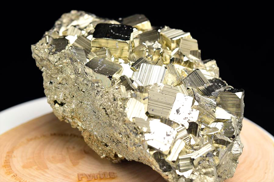 ペルー産　ワンサラ　パイライト　原石　クラスター　立方体結晶　黄鉄鉱　Huanzala Huallanca Pyrite　天然石　パワーストーン