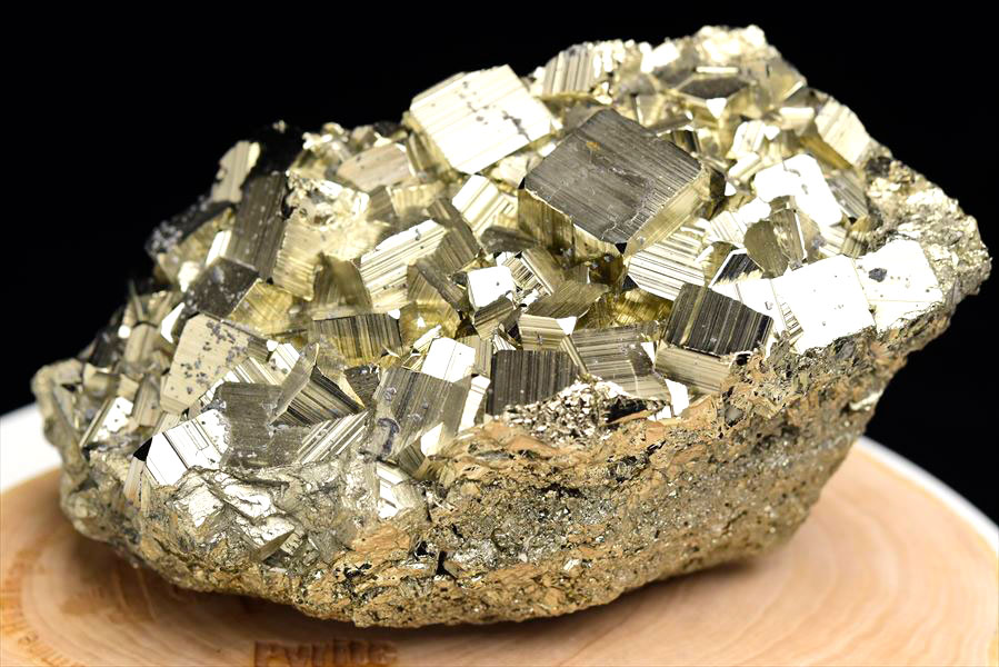 ペルー産　ワンサラ　パイライト　原石　クラスター　立方体結晶　黄鉄鉱　Huanzala Huallanca Pyrite　天然石　パワーストーン