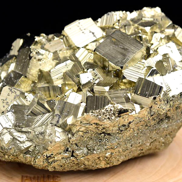 ペルー産　ワンサラ　パイライト　原石　クラスター　立方体結晶　黄鉄鉱　Huanzala Huallanca Pyrite　天然石　パワーストーン