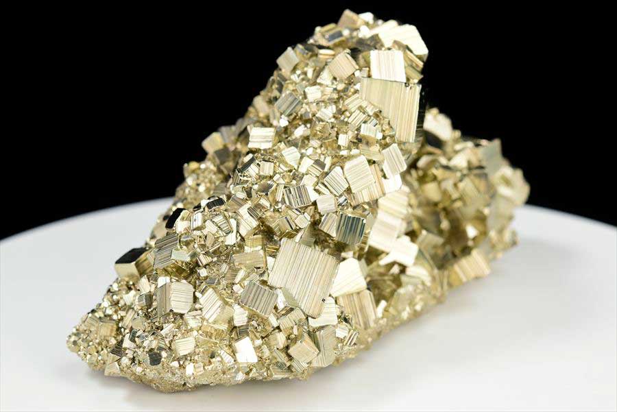 パイライト(40mm) 取扱量・品質は業界トップクラス｜パイライト（黄鉄鉱）クラスター原石