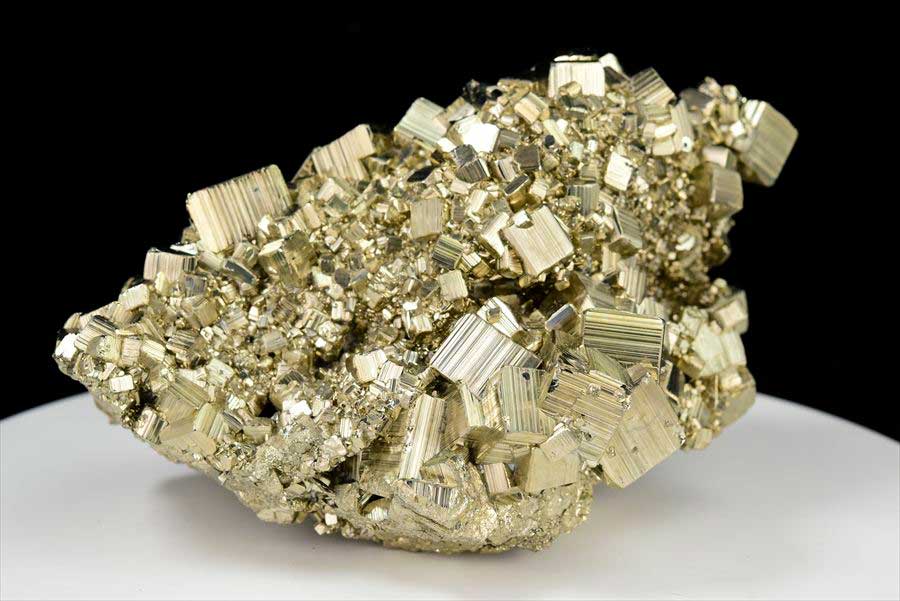 取扱量・品質は業界トップクラス｜パイライト（黄鉄鉱）クラスター原石