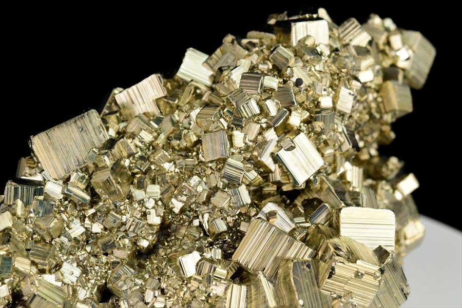 取扱量・品質は業界トップクラス｜パイライト（黄鉄鉱）クラスター原石