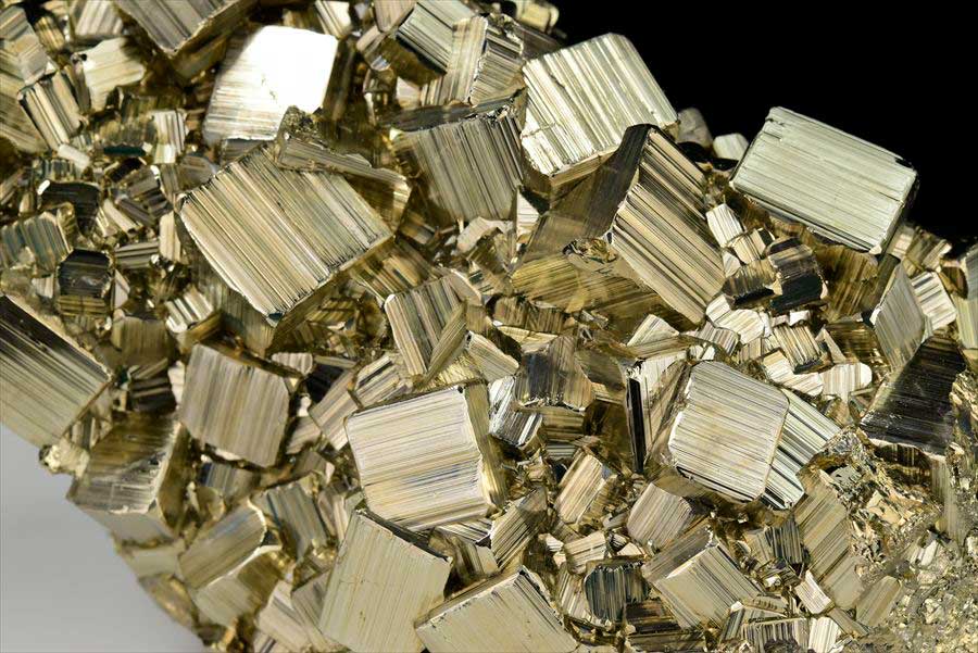 取扱量・品質は業界トップクラス｜パイライト（黄鉄鉱）クラスター原石