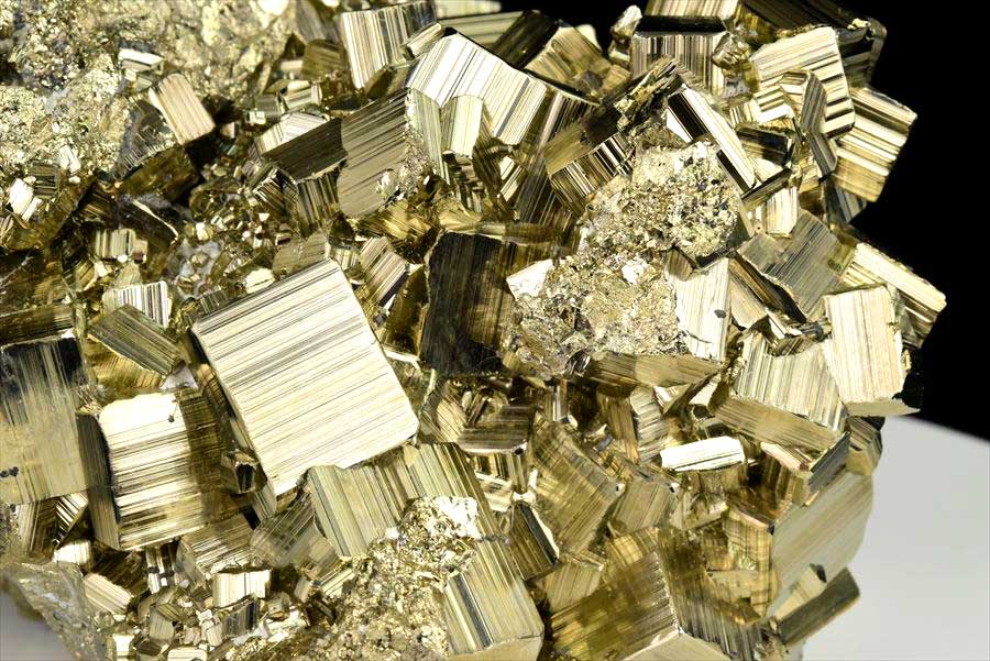 ペルー産　パイライト 原石　　黄鉄鉱　パイライト クラスター　約4500g以上 原産地より直輸入】パイライト（黄鉄鉱）原石｜ペルー