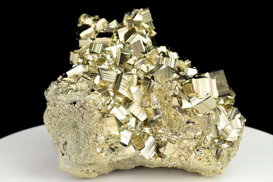 パイライト原石　天然石　987g 黄鉄鉱 ・財運・金運・事業運 ・魔除け 開運 パイライト原石 パイライト 黄鉄鉱 石 置物 黄鉄鉱原石 置き場所