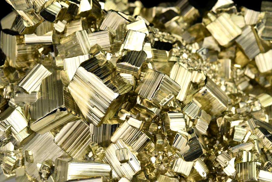 取扱量・品質は業界トップクラス｜パイライト（黄鉄鉱）クラスター原石