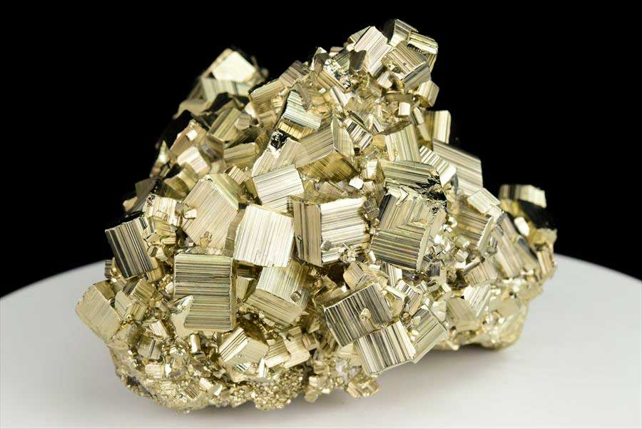 パイライト原石 取扱量・品質は業界トップクラス｜パイライト（黄鉄鉱）クラスター原石