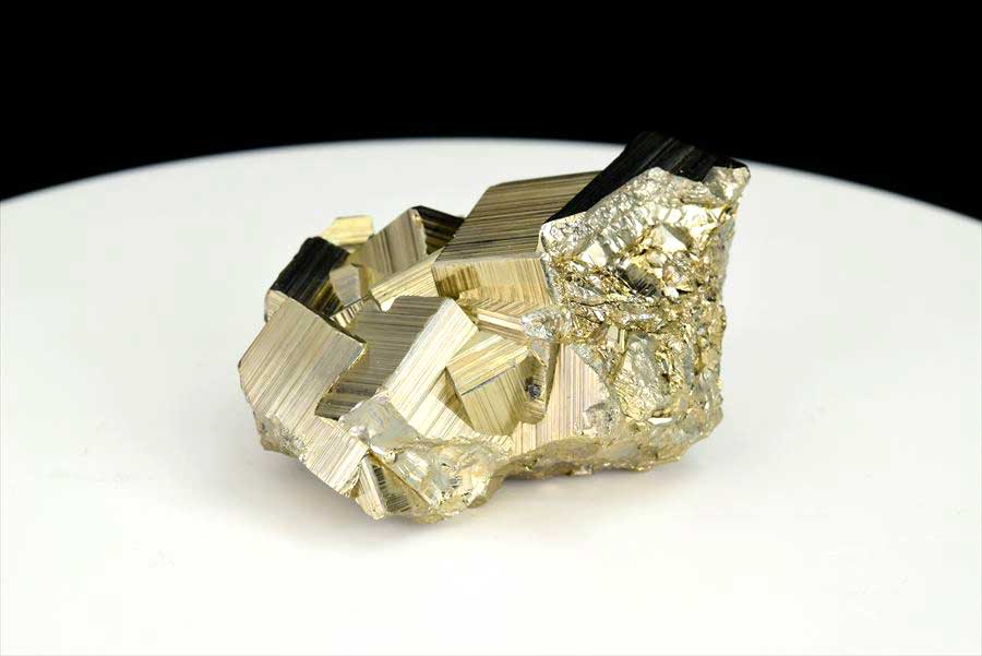 取扱量・品質は業界トップクラス｜パイライト（黄鉄鉱）クラスター原石