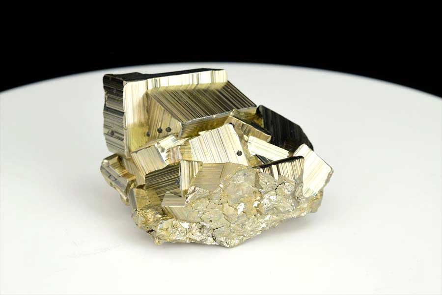 取扱量・品質は業界トップクラス｜パイライト（黄鉄鉱）クラスター原石