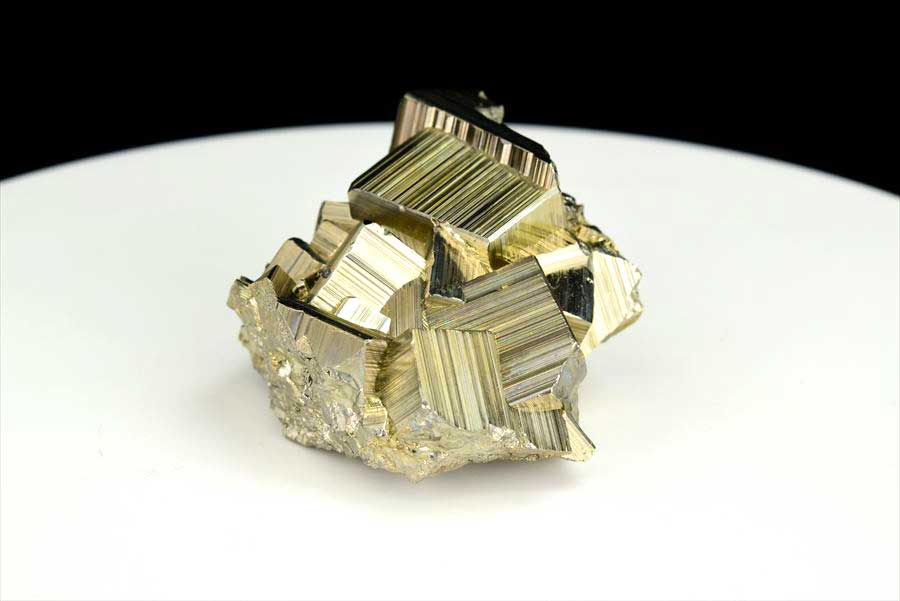 取扱量・品質は業界トップクラス｜パイライト（黄鉄鉱）クラスター原石