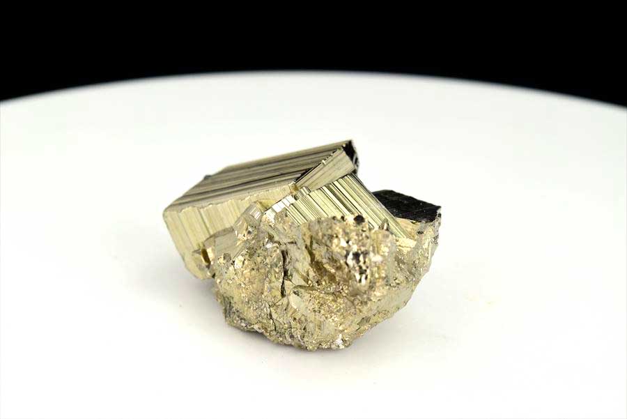 取扱量・品質は業界トップクラス｜パイライト（黄鉄鉱）クラスター原石