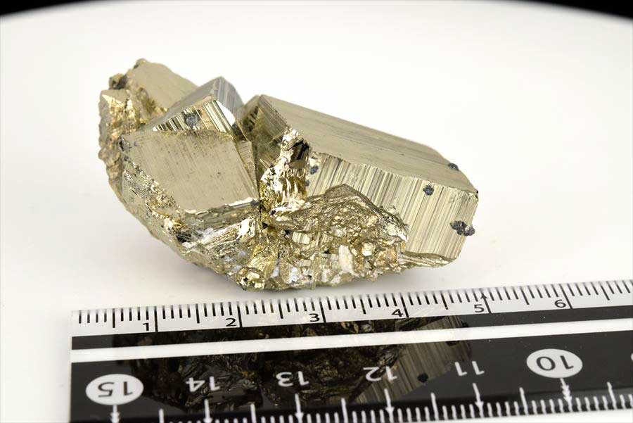 取扱量・品質は業界トップクラス｜パイライト（黄鉄鉱）クラスター原石