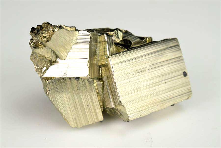 取扱量・品質は業界トップクラス｜パイライト（黄鉄鉱）クラスター原石