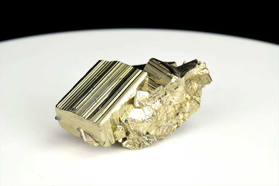 取扱量・品質は業界トップクラス｜パイライト（黄鉄鉱）クラスター原石