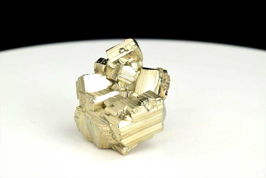 取扱量・品質は業界トップクラス｜パイライト（黄鉄鉱）クラスター原石