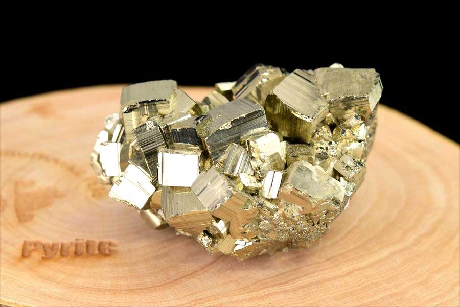 パイライト 黄鉄鉱 ペルー・ワンサラ鉱山産｜お買い得品｜クラスター