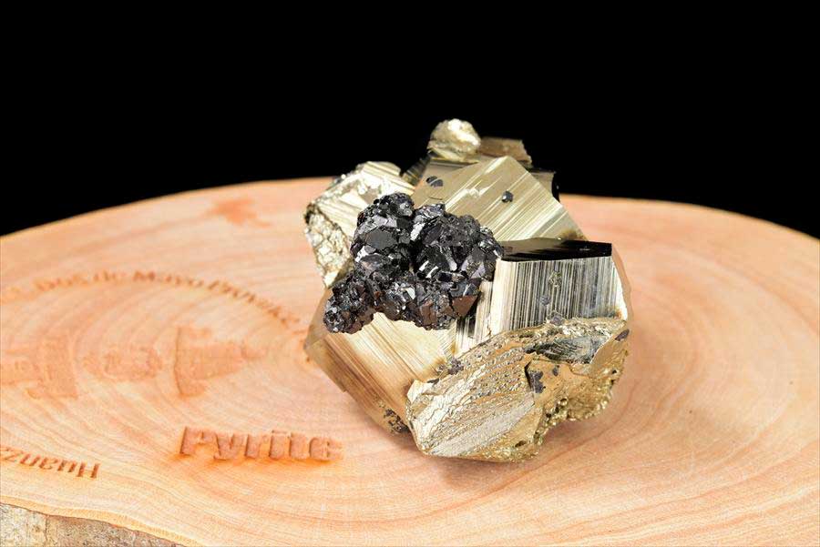 ペルー産　ワンサラ　パイライト　原石　鉱物　黄鉄鉱　 Huanzala　Pyrite　天然石　パワーストーン