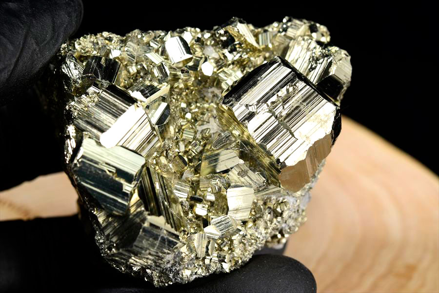 ペルー産　ワンサラ　パイライト　原石　鉱物　黄鉄鉱　 Huanzala　Pyrite　天然石　パワーストーン