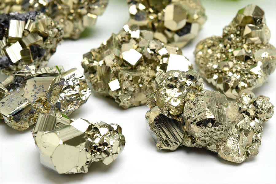 ペルー産　ワンサラ　パイライト　原石　クラスター　黄鉄鉱　Huanzala Huallanca Pyrite　天然石　パワーストーン