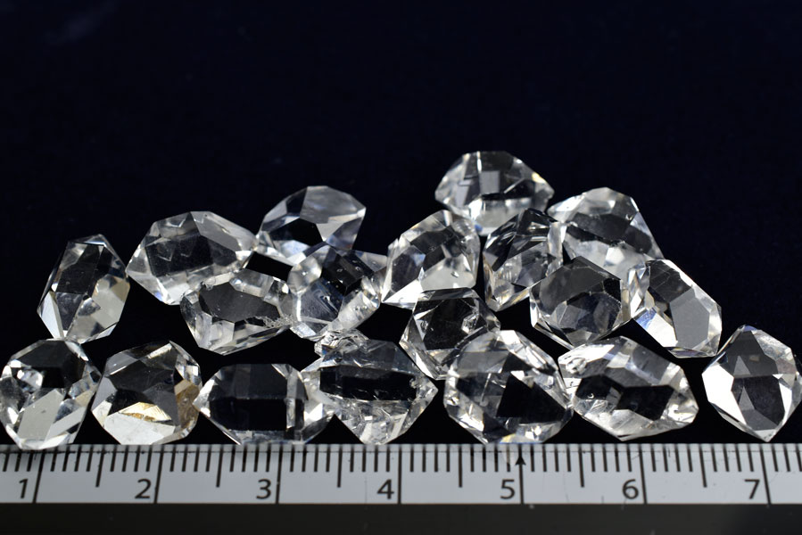 ハーキマーダイヤモンド　ハーキマー水晶　クリスタル　単結晶　ポイント　原石　天然石　パワーストーン