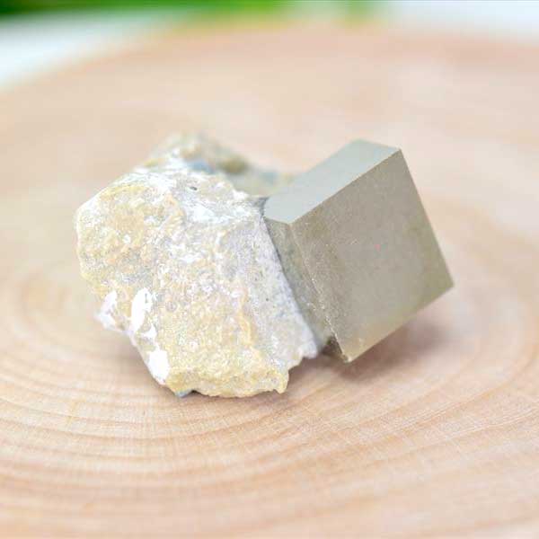 スペイン産　パイライト　キュービックパイライト　原石　鉱物　黄鉄鉱　 Navajun　Pyrite　天然石　パワーストーン