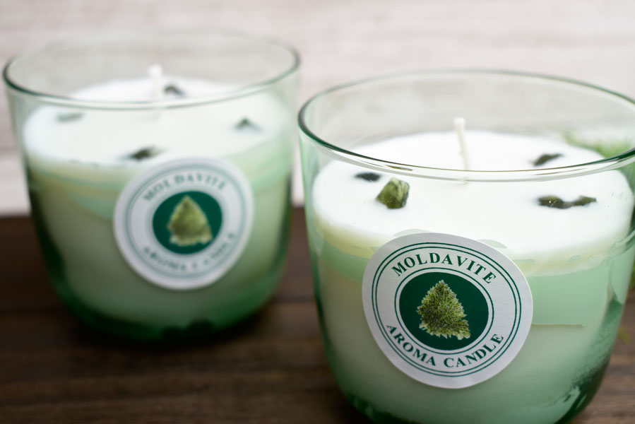 モルダバイト　原石入り　アロマキャンドル　moldavite aroma candle　瞑想　リラックス　プレゼント　贈り物　パワーストーン　インテリア